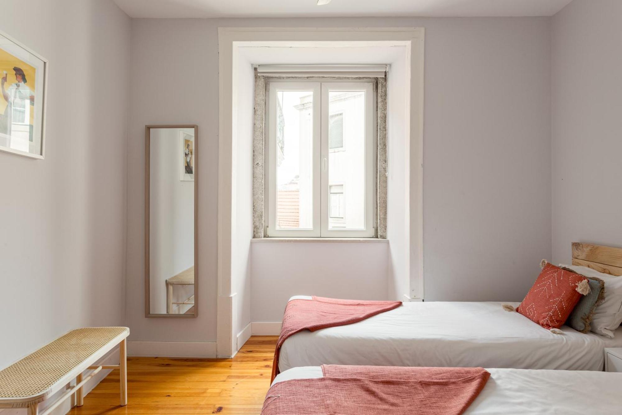 Апартаменты Joivy Inviting Flat Next To Carmo Convent Лиссабон Экстерьер фото
