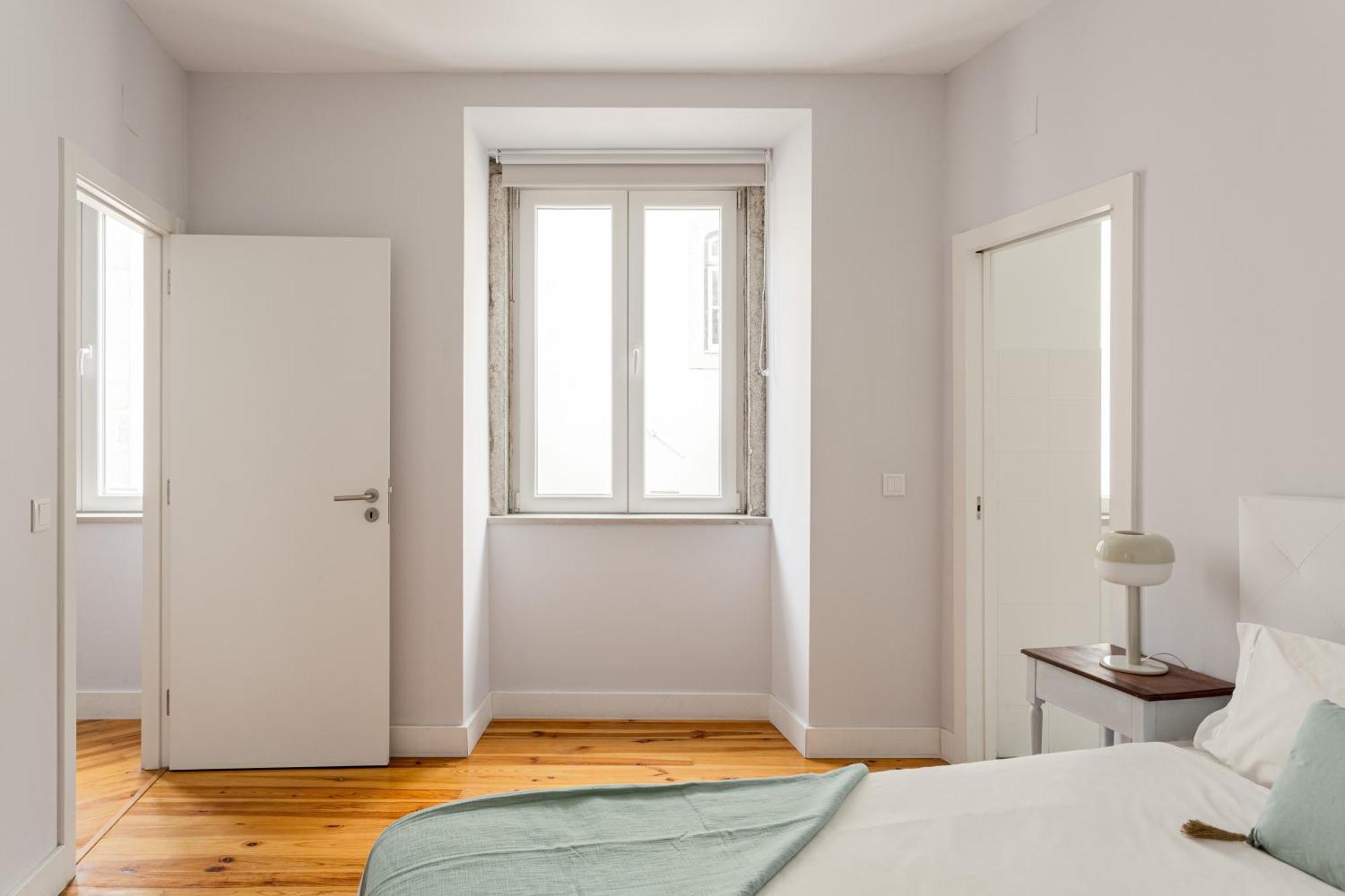 Апартаменты Joivy Inviting Flat Next To Carmo Convent Лиссабон Экстерьер фото
